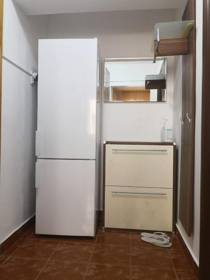 Apartament Cu Doua Camere Targu Jiu Bagian luar foto