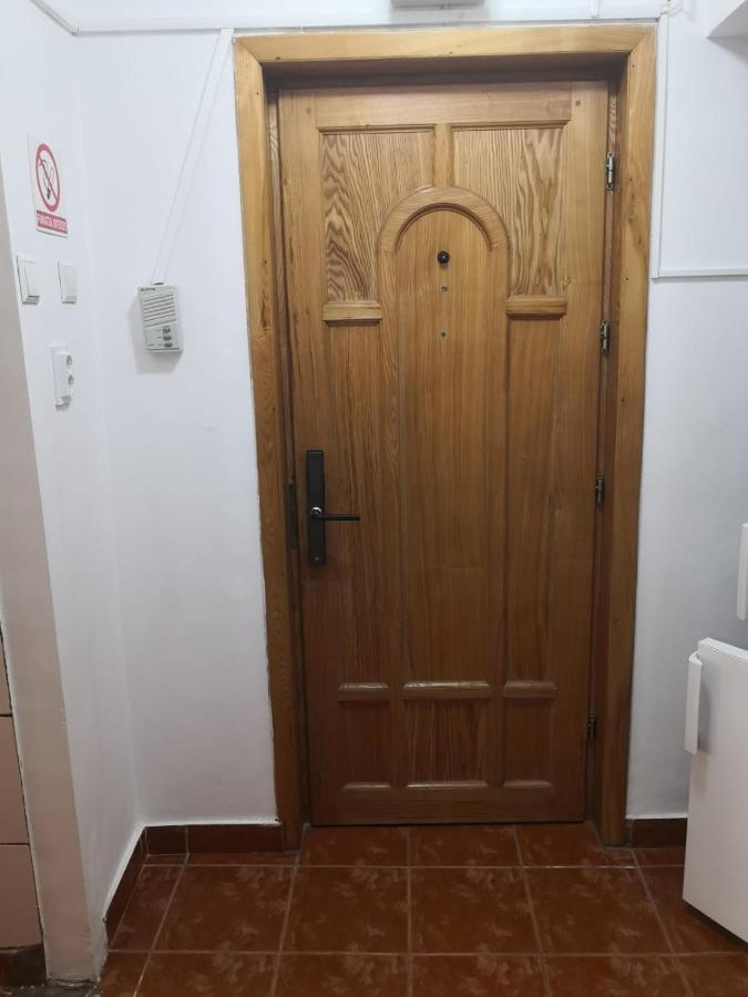 Apartament Cu Doua Camere Targu Jiu Bagian luar foto